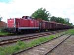 V 60 der WFL mit beladenen Holzwagen abfahrbereit am 07.06.2006 im Bahnhof von Hagenow Stadt