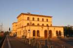 Bahnhof Hagenow Land vom Bahnhofsvorplatz aus fotografiert im Sonnenaufgang 09/2006