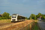 1648 473 fährt in der untergehenden Sonne in Haldensleben aus gen Magdeburg.