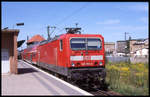 143002 steht mit einem Dosto abfahrbereit nach Leipzig am 9.8.1998 um 13.48 Uhr im HBF Halle.