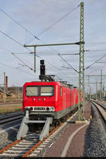 143 175-8 ist mit einer unbekannten Schwesterlok in Halle(Saale)Hbf auf Gleis 150 abgestellt.
