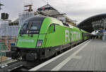 182 521-5 (Siemens ES64U2-021) steht in Halle(Saale)Hbf auf Gleis 7.