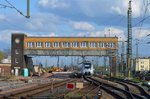 Noch steht es das Brückenstellwerk Hp 5 in Halle (Saale) mit Abellio 9442 605 RB59 Bitterfeld 25.04.2016