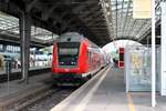 DABpbzfa mit 146 019 als RE 16315 (RE30) nach Naumburg(Saale)Hbf wartet im Startbahnhof Halle(Saale)Hbf auf Abfahrt.