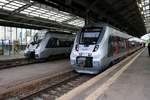 1442 128 und ein weiterer 1442 (Bombardier Talent 2) der S-Bahn Mitteldeutschland (DB Regio Südost) als S 37353 (S3) nach Geithain treffen auf 9442 619 und einen weiteren 9442 von Abellio Rail