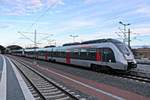 9442 118 und 9442 114 (Bombardier Talent 2) von Abellio Rail Mitteldeutschland als RE 74582 (RE18) nach Saalfeld(Saale) stehen in ihrem Startbahnhof Halle(Saale)Hbf auf Gleis 10 A-C bereit. [10.12.2017 | 9:01 Uhr]