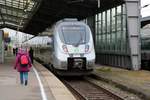 1442 131 und 1442 629 (Bombardier Talent 2) der S-Bahn Mitteldeutschland (DB Regio Südost) als S 37345 (S3) von Halle-Trotha nach Leipzig-Connewitz stehen in Halle(Saale)Hbf auf Gleis 1. [28.12.2017 | 14:16 Uhr]