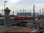 DABpbzfa mit Schublok 146 ??? der Elbe-Saale-Bahn (DB Regio Südost) als RE 16329 (RE30) von Magdeburg Hbf erreicht seinen Endbahnhof Halle(Saale)Hbf auf Gleis 10 E-G.