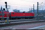 112 157 der Elbe-Saale-Bahn (DB Regio Südost) als RE 16332 (RE30) nach Magdeburg Hbf verlässt ihren Startbahnhof Halle(Saale)Hbf auf Gleis 10 E-G im Abendlicht.