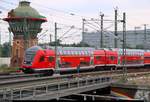 DABpbzfa mit Schublok 146 0?? der Elbe-Saale-Bahn (DB Regio Südost) als RE 16307 (RE30) von Magdeburg Hbf erreicht seinen Endbahnhof Halle(Saale)Hbf auf Gleis 10 E-G, mit dem Wasserturm im Hintergrund.
[16.6.2018 | 6:44 Uhr]