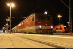 1142 654-1  Helene  der Schienenverkehrsgesellschaft mbH (SVG) als SDZ 1895 nach Kaiserslautern Hbf steht im Startbahnhof Halle(Saale)Hbf auf Gleis 9.
Der sogenannte  HFC-Fankurven-Express  brachte Fußballfans des Halleschen FC zum Auswärtsspiel in der 3. Liga gegen den 1. FC Kaiserslautern.
[9.2.2019 | 4:54 Uhr]