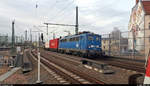 Handy-Aufnahme eines Containerzuges mit 140 831-9 (140 037-1) der Eisenbahn-Bau- und Betriebsgesellschaft Pressnitztalbahn mbH (PRESS), der den Interimsbahnsteig Halle(Saale)Hbf Gl. 13a auf der Ostumfahrung für den Güterverkehr in südlicher Richtung passiert.
[12.3.2019 | 16:13 Uhr]