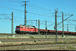 Schüttgutzug mit 232 283-2 der Wedler Franz Logistik GmbH & Co. KG (WFL) fährt in Halle (Saale), Karl-von-Thielen-Straße (Gebiet der DR), auf der Ostumfahrung für den Güterverkehr in nördlicher Richtung.
[25.4.2019 | 15:29 Uhr]