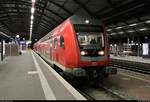 DBpbzfa 763.0 von DB Regio Mitte mit Schublok 143 ??? der S-Bahn Mitteldeutschland (DB Regio Südost) als S 37772 (S7) nach Halle-Nietleben steht in ihrem Startbahnhof Halle(Saale)Hbf abweichend