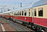 Blick auf einen Halbspeisewagen der Gattung  ARmh 217  (56 80 85-92 151-4 D-AKE) der AKE Eisenbahntouristik, der im AKE 50 (AKE-RHEINGOLD-Sonderzug) von Cottbus Hbf nach Wien Westbahnhof (A) mit 1216