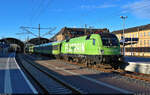 Mit zehn Minuten Verfrühung eingetroffen und damit äußerst pünktlich abgefahren ist 182 522-3 (Siemens ES64U2-022) in Halle(Saale)Hbf auf Gleis 6.