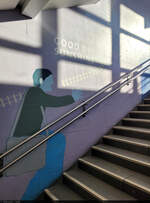  Good Day Sushine : Spielerei mit Sonnenlicht und Schatten an der Treppe zu Bahnsteig 12/13 in Halle(Saale)Hbf.

🕓 2.2.2025 | 12:31 Uhr