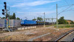 145 103-8 (145 060-0) transportiert Kfz auf Waggons der ARS Altmann AG durch den Knoten Halle (Saale) in n�rdlicher Richtung. Vom Bahnsteig 12/13 in Halle(Saale)Hbf fotografiert, schl�ngelt sich der Zug gleich durch die Zugbildungsanlage, in der vor allem gemischte G�terz�ge zusammengestellt werden.

🧰 Eisenbahn-Bau- und Betriebsgesellschaft Pressnitztalbahn (PRESS)
🕓 18.6.2025 | 19:59 Uhr