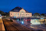 Das beleuchtete Empfangsgeb�ude von Halle(Saale)Hbf zur fr�hmorgendlichen Blauen Stunde.