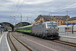 Mit dem FLX 1239 nach Stuttgart am Haken verl�sst 7193 009 der akiem am 19.09.26 Halle(S) Hbf.