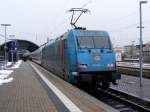 101 016-4 (unicef) schiebt IC 2036 von Leipzig Hbf nach Norddeich Mole. Halle (Saale) Hbf am 20.2.2009.