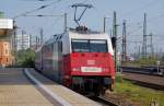 101 070 schiebt am 29.05.10 den IC 2238 aus Halle(S) Richtung Magdeburg raus.