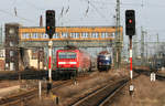 143 068 und E 18 047 am 30. März 2010 in Halle (Saale) Hbf.