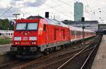 245 026-0 drückt am 2.9.2017 den RE6 (RE11027) von Westerland(Sylt) nach Hamburg-Altona in den Zielbahnhof.