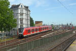 Am 23.06.26 erreicht 490 022 als S3 nach Neugraben den Bahnhof Hamburg-Altona.