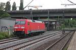Nachdem am Abend des 18.07.2019 die 152 143-4 ihren Containerzug im Hamburger Hafen abgeliefert hatte, fuhr sie nun als Lokzug erneut durch den Bahnhof von Hamburg Harburg, diesmal aber in Richtung