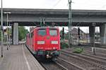 Nachschuss auf Rpool/DBC 151 103-9, als diese am Abend des 18.07.2019 zusammen mit Rpool/DBC 151 110-4 als Lokzug (Maschen - Hamburg Hansaport) über Gleis 5 durch den Bahnhof von Hamburg Harburg