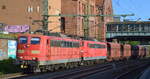 DB Cargo AG (D) mit der Doppeltraktion Railpool 151ér  151 110-4  (NVR:  9180 6 151 110-4 D-Rpool ) +  151 095-7  (NVR:  9180 6 151 095-7 D-Rpool ) und einem Erzzug beim Verlassen des Hamburger