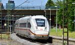 Ein ICE-Express mit dem XXL-ICE4  Tz. 9457  Taufname  Bundesrepublik Deutschland  am 22.05.23 bei der raschen Durchfahrt Bahnhof Hamburg-Harburg.