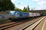 BoxXpress Siemens Vectron 193 537-8 mit Containerzug in Hamburg Harburg am 18.07.25 vom Bahnsteig aus fotografiert