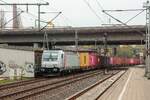 E186 027 akiem mit Containerzug in Hamburg Harburg, April 2026.