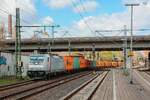 E186 008 akiem mit Containerzug in Hamburg Harburg, April 2026.