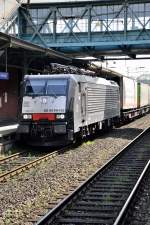 189 115 fährt nach einem kurzen Halt hier durch Harburg ins Land Dänemark, weil sie so gern die Dänen mag.9.5.2015  