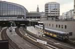 Gleichstromtriebwagen der Hamburger S-Bahn: Im Frühjahr 1987 verlässt ein 471-Kurzzug den Hamburger Hauptbahnhof.