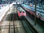 Der Hamburger Hauptbahnhof. Blick ber die Durchfahrtsgleise!