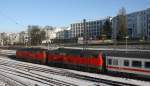 Hamburg Hbf, Jan. 2013. 218 380 mit 322 bei der Ausfahrt mit IC nach Sylt.