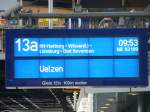 Hier der Zugzielanzeiger vom Metronom nach Uelzen auf Gleis 13a. Planmige Abfahrt ist um 09:53 Uhr. 3.April 2013. Hamburg Hbf.