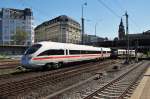 Hier 411 031-8  Trier  als ICE1614 von Saalfeld(Saale) nach Hamburg-Altona, bei der Ausfahrt am 16.4.2014 aus Hamburg Hbf.