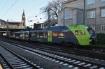 1429 004-3 und 1430 536-1 fahren am 21.4.2016 als RB61 (NBE75537) aus Itzehoe kommend in den Zielbahnhof Hamburg Hbf. ein.