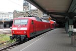 Am 25.05.2015 stand 120 202-7 (ex. 120 129-2) mit einem RE1 (Hamburg Hbf - Rostock Hbf) im STartbahnhof und wartet auf ihre Abfahrt.