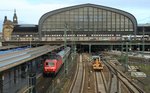Am 29.10.2016 verläßt die 120 113-6 mit dem IC 2217 den Hamburger Hauptbahnhof