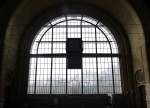 Architekturstudien Bahnhof Hamburg-Dammtor: die Glasfront über dem Eingang nach Süden erinnert eher an Sakralbauten.