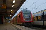 Centralbahn-Ersatzzug auf der Linie RE 11 mit Fahrzeugen von DB Gebrauchtzug abfahrbereit in Hamm Hbf (25.01.2022)