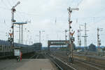  Fahrt frei für den Schnellzug München - Norddeich  - Flügelsignale und Reiterstellwerk über den Gleisen, so präsentierte sich der Hauptbahnhof von Hamm in Westfalen im Jahr