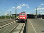 Hier steht 111128-5 als RE1 nach Aachen neben einem Flirt EMU5 der Eurobahn als RE3 nach Dsseldorf am 14.07 in Hamm(Westf).