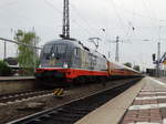 Hectorrail 242.517 Siemens Taurus (182 517-3) mit Locomore 1818 in Hanau Hbf am 02.04.17 Downside